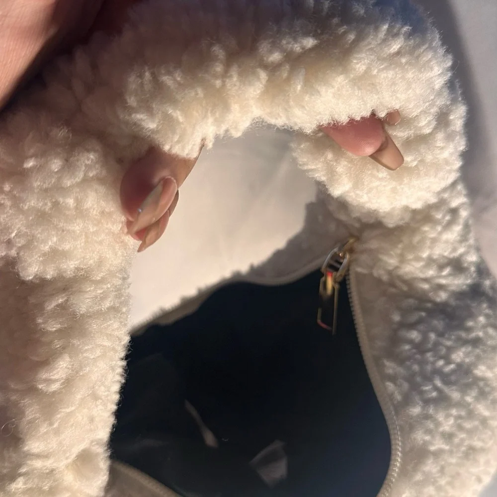 Cozy Cream Sherpa Handbag - Picture 4 of 4